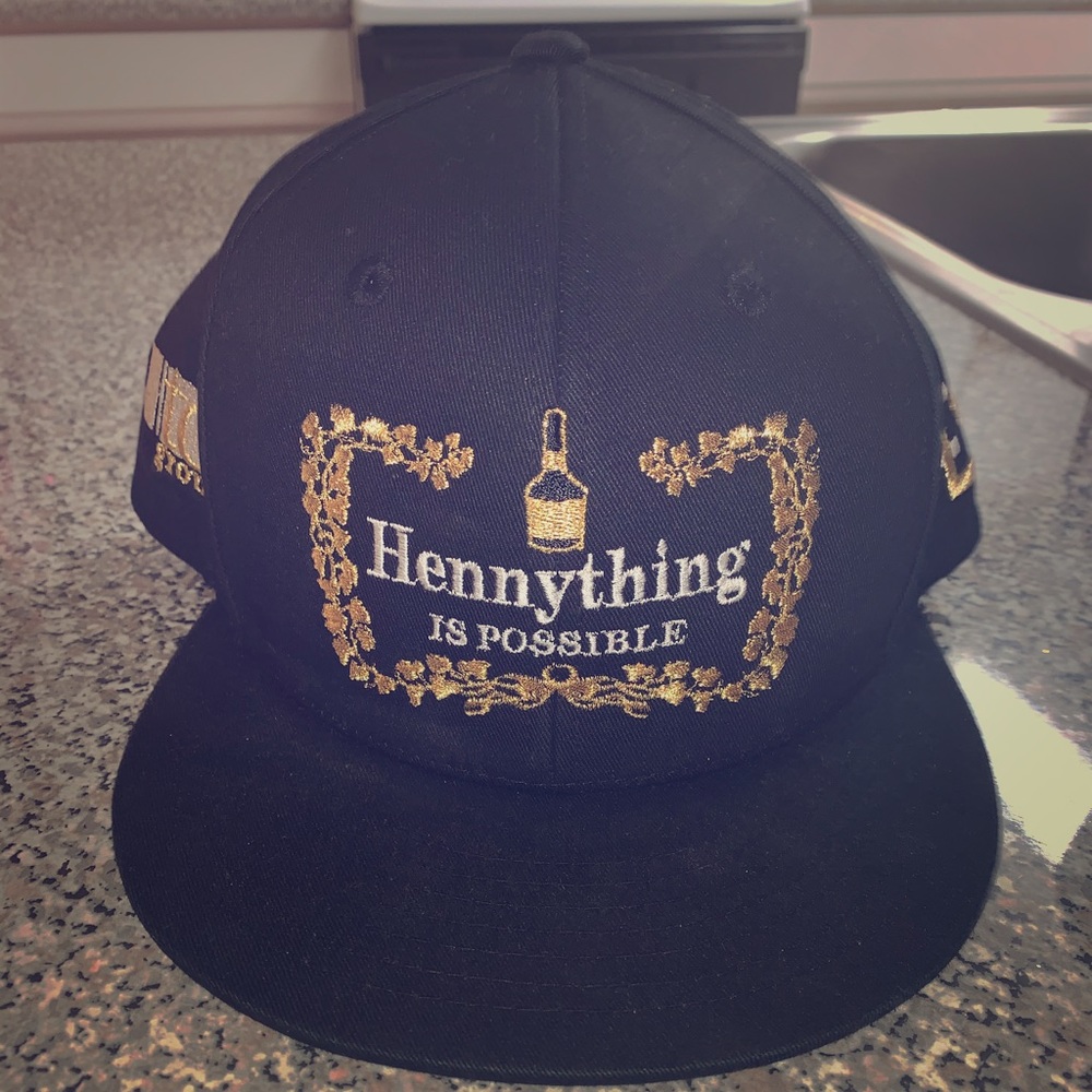 🎉‼️BLACK HENNYTHING IS POSSIBLE FITTED CAP‼️🎉